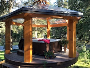 Bañera de hidromasaje al aire libre