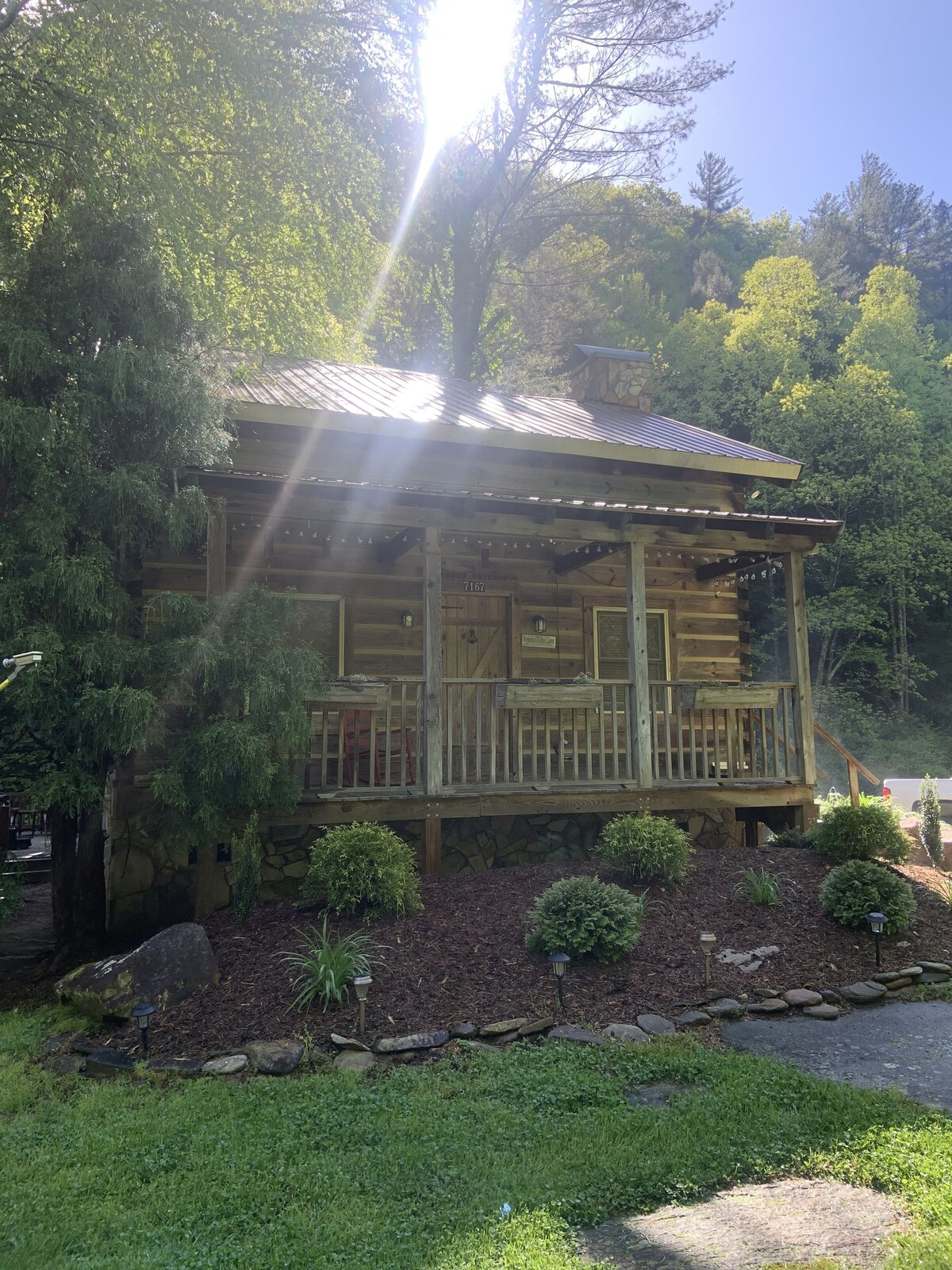 Peaceful Real Log Cabin Rushing Trout Stream Brand New Jacuzzi Hot Tub