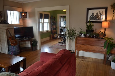 Artsy/ Zen Bungalow W. Asheville - walk to coffee shops, restaurants, bars, park