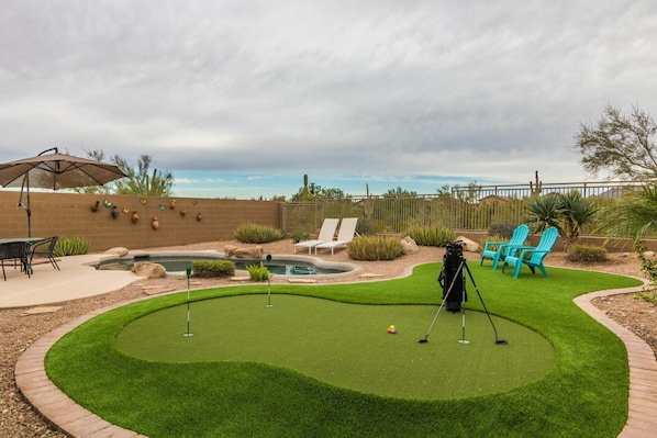 Putting Green,Pool, mountain views