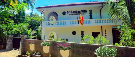 Sri Lankan Villa Street View