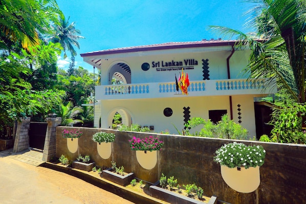 Sri Lankan Villa Street View