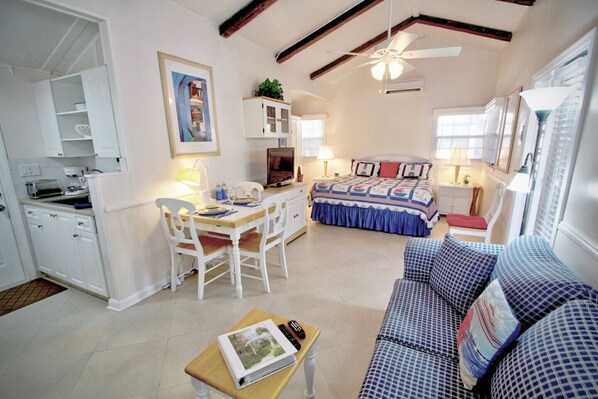 Roomy king studio cottage with king bed, full kitchen