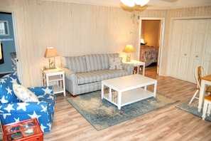 Guest Cottage 8G living area