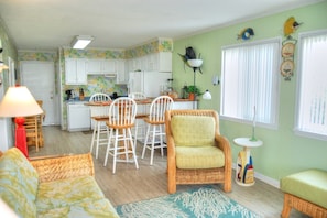 A Place at The Beach 9660-101 Living Area