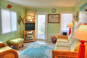 A Place at The Beach 9660-101 Living Area