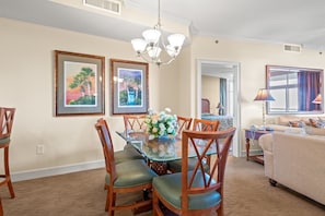 Horizon 516 Dining Area