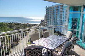 Horizon 516 balcony