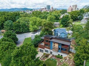 A 10-minute walk from downtown