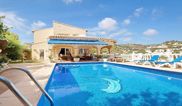 Looking over the pool terrace towards the open naya