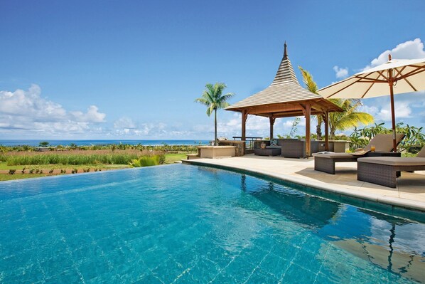 Come and stay in our luxurious villa!