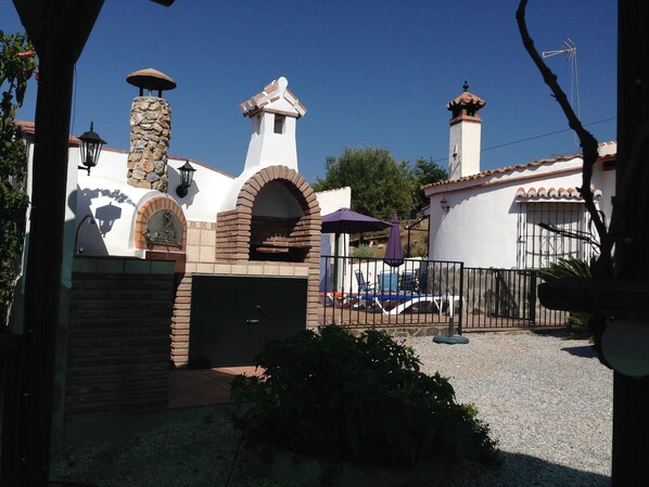 pizza oven and bbq