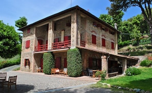 Villa in Tuscany in a great central location 