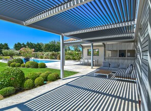 Covered terrace with liveable surface area