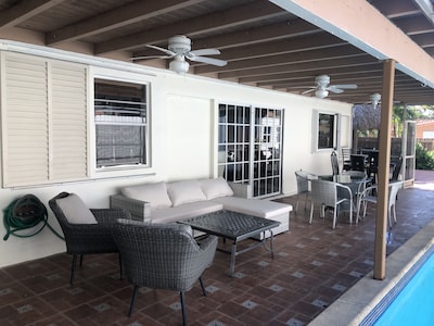 Laurel House Miami, Large Pool, BBQ & Tiki - Close to MIA, Cruise Port & Beaches