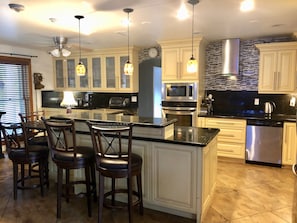 Large Kitchen, w/ Stainless Steal Appliances, Granite Counter Tops & Island 