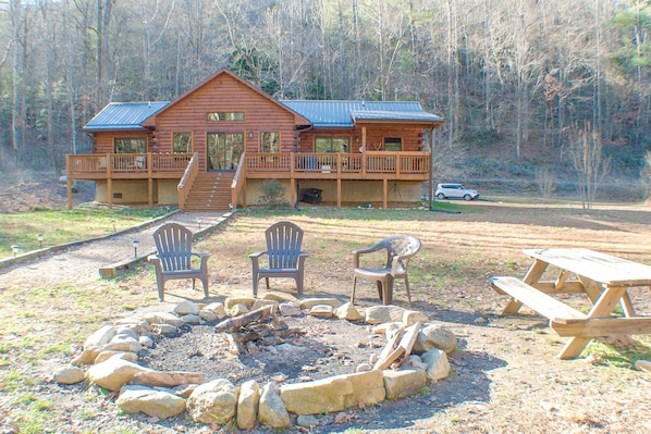 Firepit & Cabin