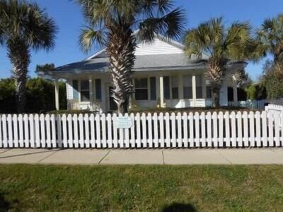 Sundial Cottage - Crystal Beach -Destin - Private Pool -Great Location!