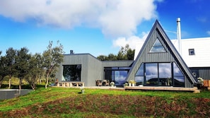 Eirð is designed to combine the in- & outside experience w south facing windows