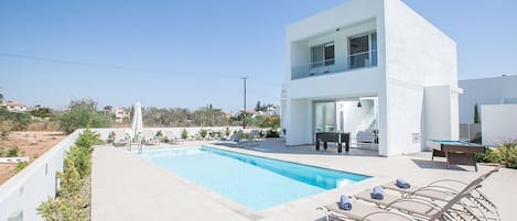 Villa Kacy, Fantastic 5 Bedroom Protaras Villa