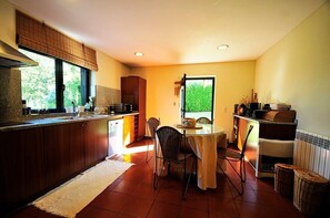 Fully fitted kitchen