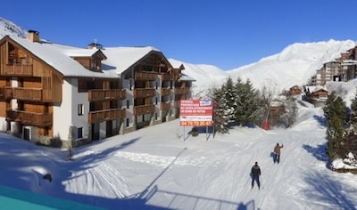 Apartment in residence chalet departure and return ski-in ski-out 11people
