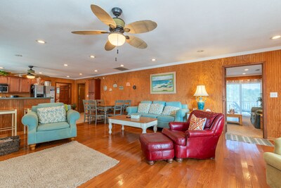 DuRant Rivah House -- 4 Bedroom/3 Bath With Pool, Dock & Boat Transportation