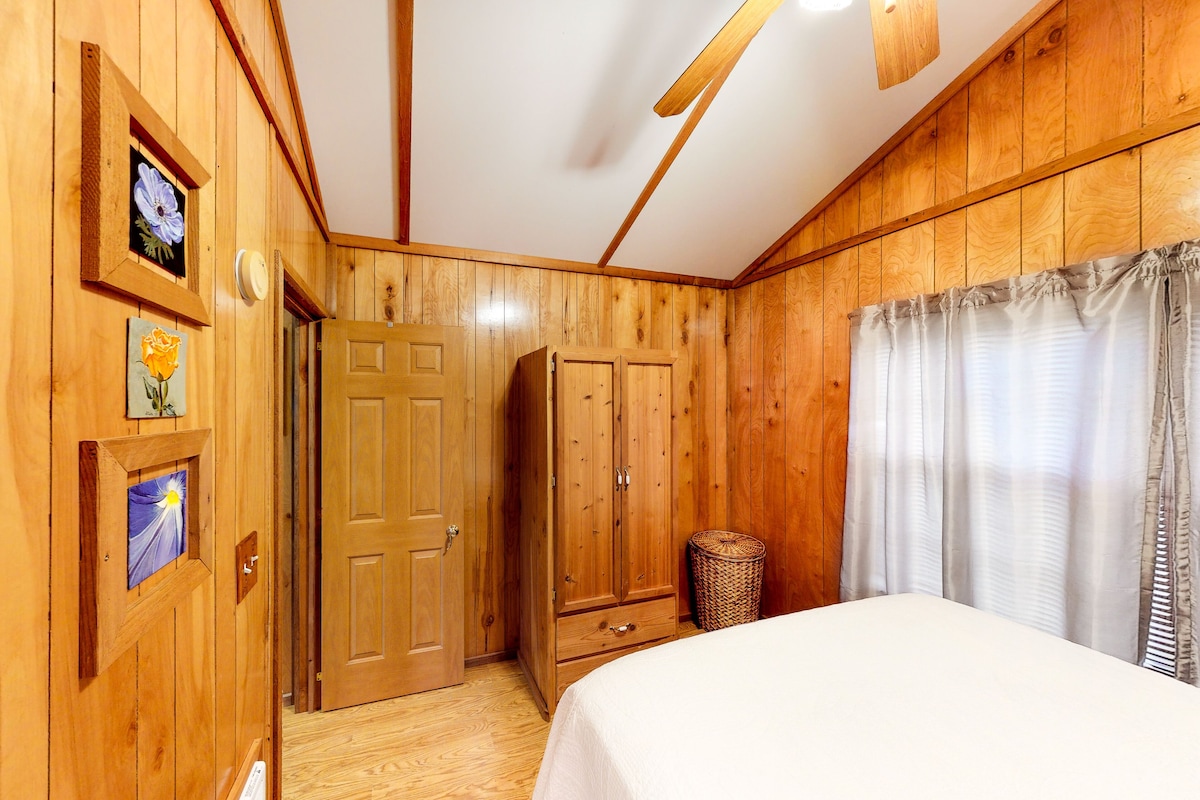 Charming lakefront cabin on two acres with dock & firepit