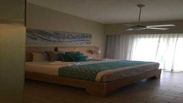 Tropical Junior suite king suite!