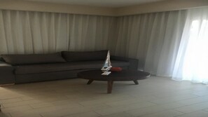 Tropical Junior suite sitting area!