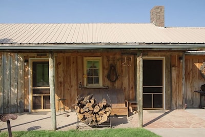 Located next to Custer State Park 2b2bth