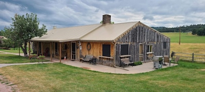 Located next to Custer State Park 2b2bth