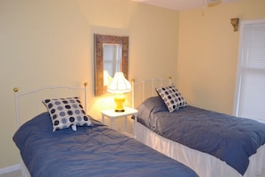 16CaboPl-Guest Bedroom 1 (1)