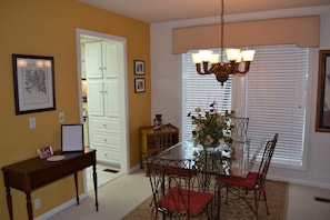 16CaboPl-Dining Area (2)