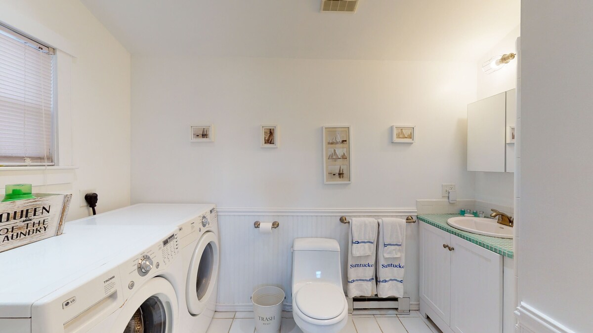 Charming in town house, close to lower Main Street and Handlebar Cafe