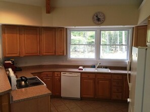 Full Kitchen with Dishwasher