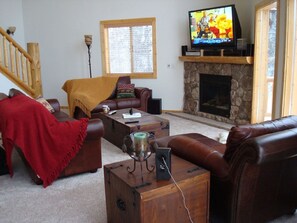 Main living room (with Smart TV)