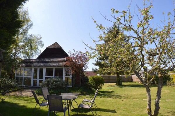 Garden and Conservatory Hop Cottage