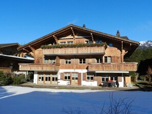 Pflanze, Himmel, Gebäude, Fenster, Haus, Baum, Freizeit, Fassade, Holz, Dach