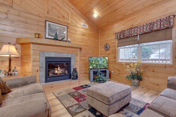 Welcome to A Garden Blessing, an ideal cabin for honeymooners, small families, or solo retreats.