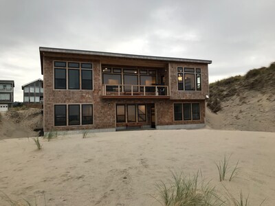 Contemporary ocean front home in Pacific City