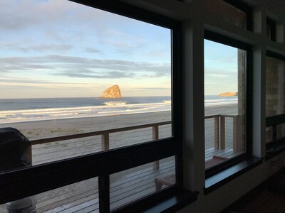 Contemporary ocean front home in Pacific City