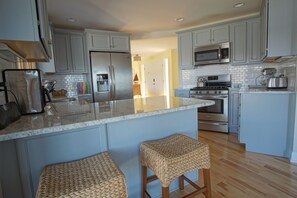 Freshly remodeled & well-equipped kitchen