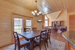 Dining Area - Seating for Six