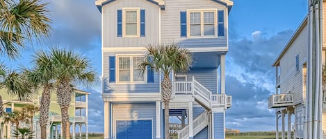 Welcome to Flagship Beach House in beautiful Pointe West in Galveston, TX