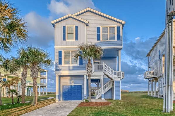 Welcome to Flagship Beach House in beautiful Pointe West in Galveston, TX