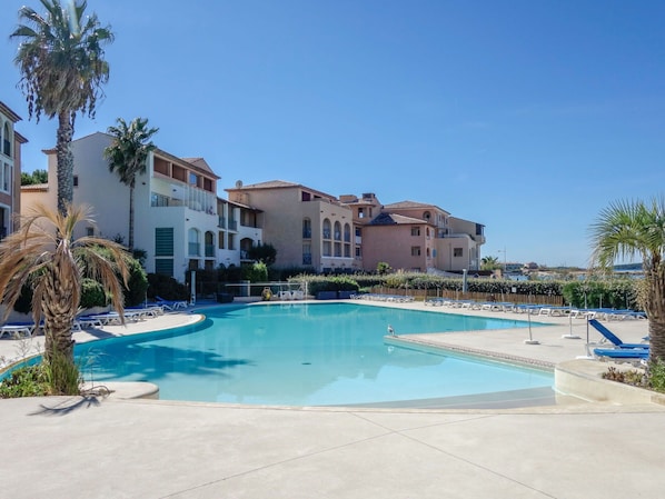 Water, Sky, Plant, Property, Building, Swimming Pool, Window, Azure, Tree, House