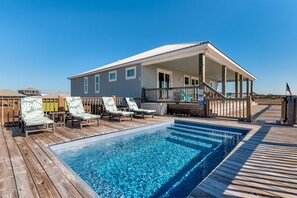 saltwater- faces beach. Unobstructed views
