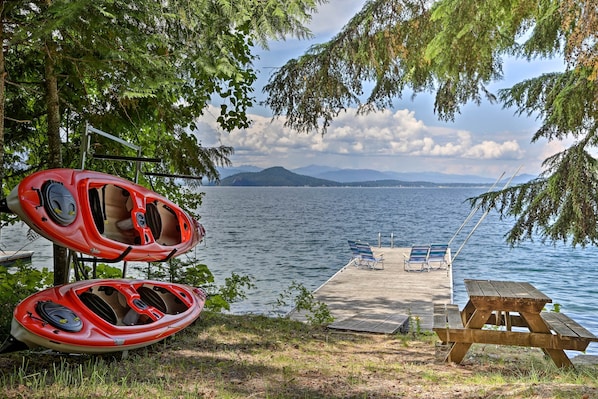 Escape to the pristine beauty of Lake Pend Oreille and stay at this Sagle home!