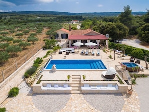 Property, Swimming Pool, Building, House, Estate, Real Estate, Villa, Vacation, Architecture, Home